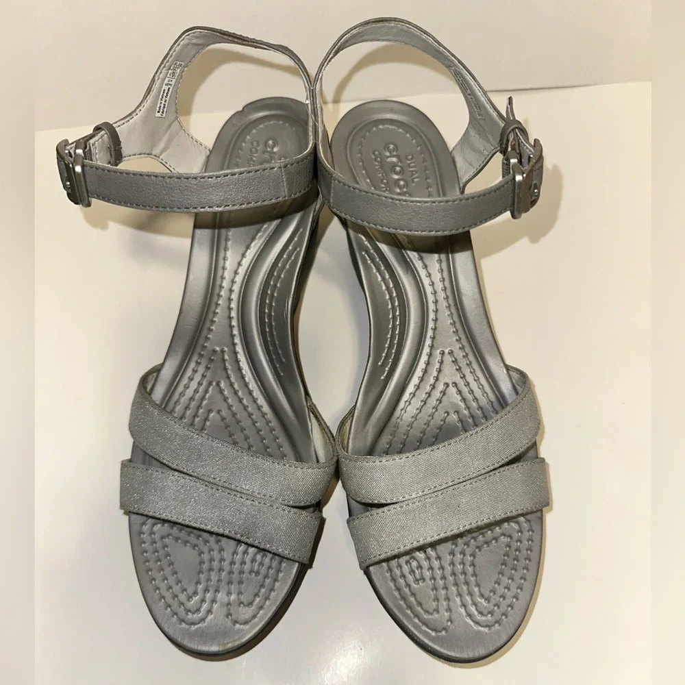 Crocs Women's Leigh II Ankle Strap Wedge‎ Size 10 Sandals Heels Gray Fabric